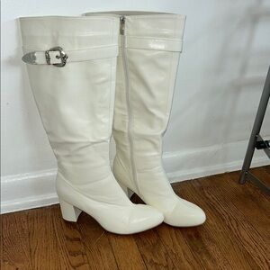 White Heeled Boots with Glossy Finish